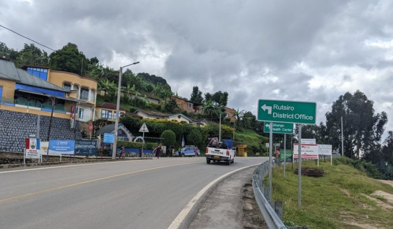 Rutsiro: Umupolisi yagize imyitwarire idasanzwe arasa DASSO n’umuturage, na we arirasa ahita apfa - Iperereza ryahise ritangira