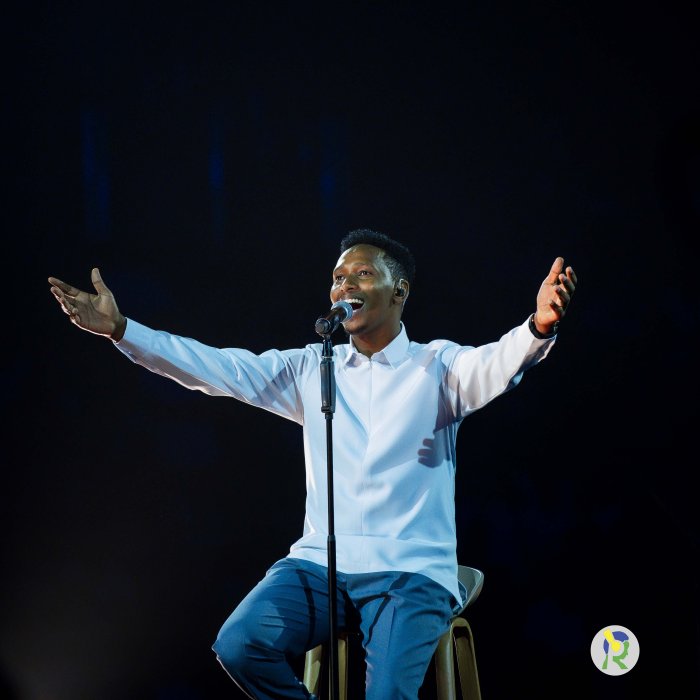 Israel Mbyonyi yongeye kuzuza  BK Arena ku nshuro  ya kane mu gitaramo Icyambu 4  cyitabiriwe n'abantu barenga ibihumbi 10