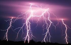 Karongi: Umwana w'imyaka itatu yakubiswe n'inkuba ahita yitaba Imana