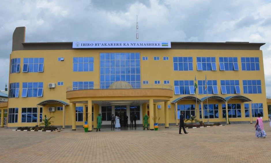 Nyamasheke: Umugore w'imyaka 59 yasanzwe mu muferege yishwe urwagashinyaguro, hakekwa abantu batatu