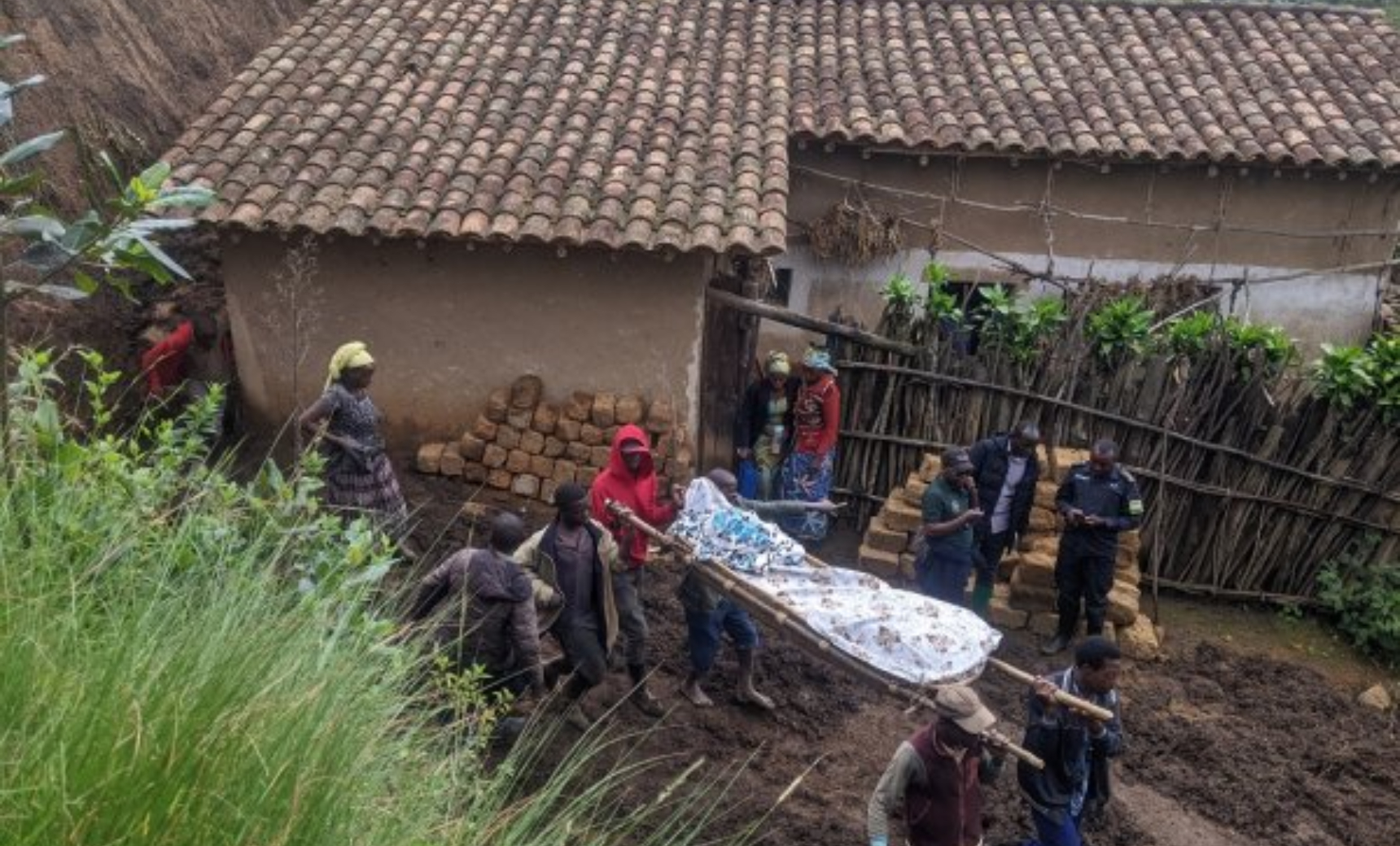 Imvura idasanzwe mu Rwanda: Abantu bane bahitanwe n'ibiza, bikorwa remezo n'imirima birangirika