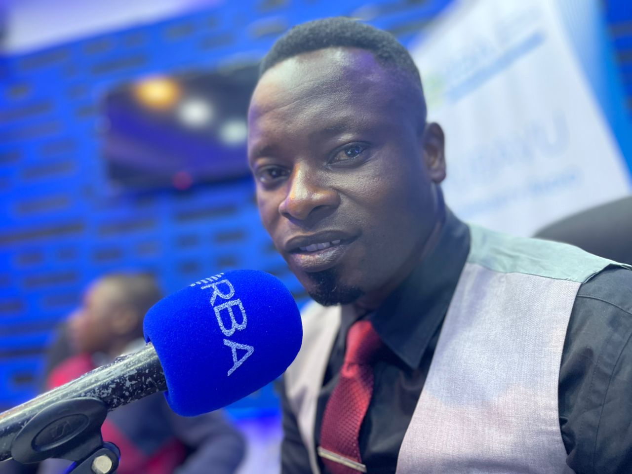 Mu rugendo rwo kuva mu byaha akinjira mu gakiza: Ubuhamya bwa Mugisha Emmanuel uri gukoresha umuziki wa Gospel nk'intwaro yo guhindura ubuzima bw'abantu