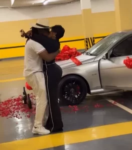 Umuhanzikazi Marina yatunguwe n'umukunzi we amuha imodoka ya Mercedes-Benz