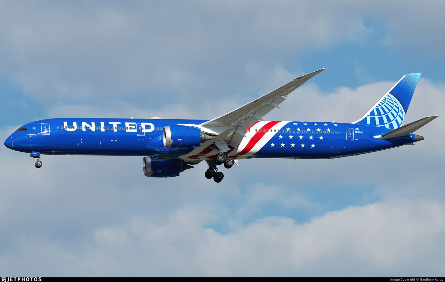 Umugenzi wikinishirije mu ndege yateje impagarara muri United Airlines